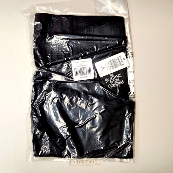 ❤️NWT VINTAGE TORRID SHORTS NIGHTMARE BEFORE CHRISTMAS OOGIE BOOGIE HALLOWEEN - Picture 6 of 12